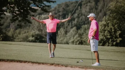 Kurhessischer Golfclub: Golfdamen spielen für die Brustkrebsvorsorge
